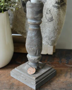 Kandelaar Vergrijst Met Vierkante Voet -Bekend Decoratie Winkel be uniq kandelaar vergrijst met vierkante voet 3