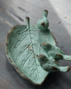 Blad Met 3 Vogeltjes Als Schaaltje In Antiek Turkoois