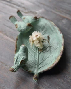 Blad Met 3 Vogeltjes Als Schaaltje In Antiek Turkoois 17 Blad Met 3 Vogeltjes Als Schaaltje In Antiek Turkoois -Bekend Decoratie Winkel blad met 3 vogeltjes als schaaltje in antiek turkoois 7