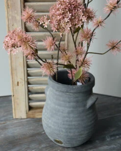 Bolle Vaas Met Ribbel Reliëf En Dichte Oortjes Majestic, Brynxz -Bekend Decoratie Winkel bolle vaas met ribbel relief en dichte oortjes majestic brynxz 2