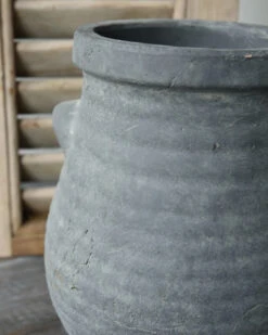 Bolle Vaas Met Ribbel Reliëf En Dichte Oortjes Majestic, Brynxz -Bekend Decoratie Winkel bolle vaas met ribbel relief en dichte oortjes majestic brynxz 4