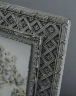 Brocante Lijstje Met Gewerkte Rand, Gipskruid