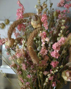 Droogbloem Boeket Gelaagd In Naturel Roze -Bekend Decoratie Winkel droogbloem boeket gelaagd in naturel roze 2