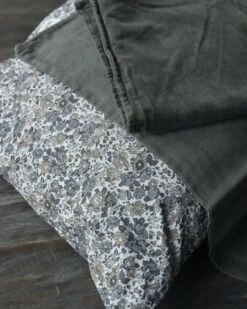 Gebloemde Kussenhoes Met Grijze En Taupe Bloemen, IB Laursen 13 Gebloemde Kussenhoes Met Grijze En Taupe Bloemen, IB Laursen -Bekend Decoratie Winkel gebloemde kussenhoes wit met grijze en taupe bloemen ib laursen 3