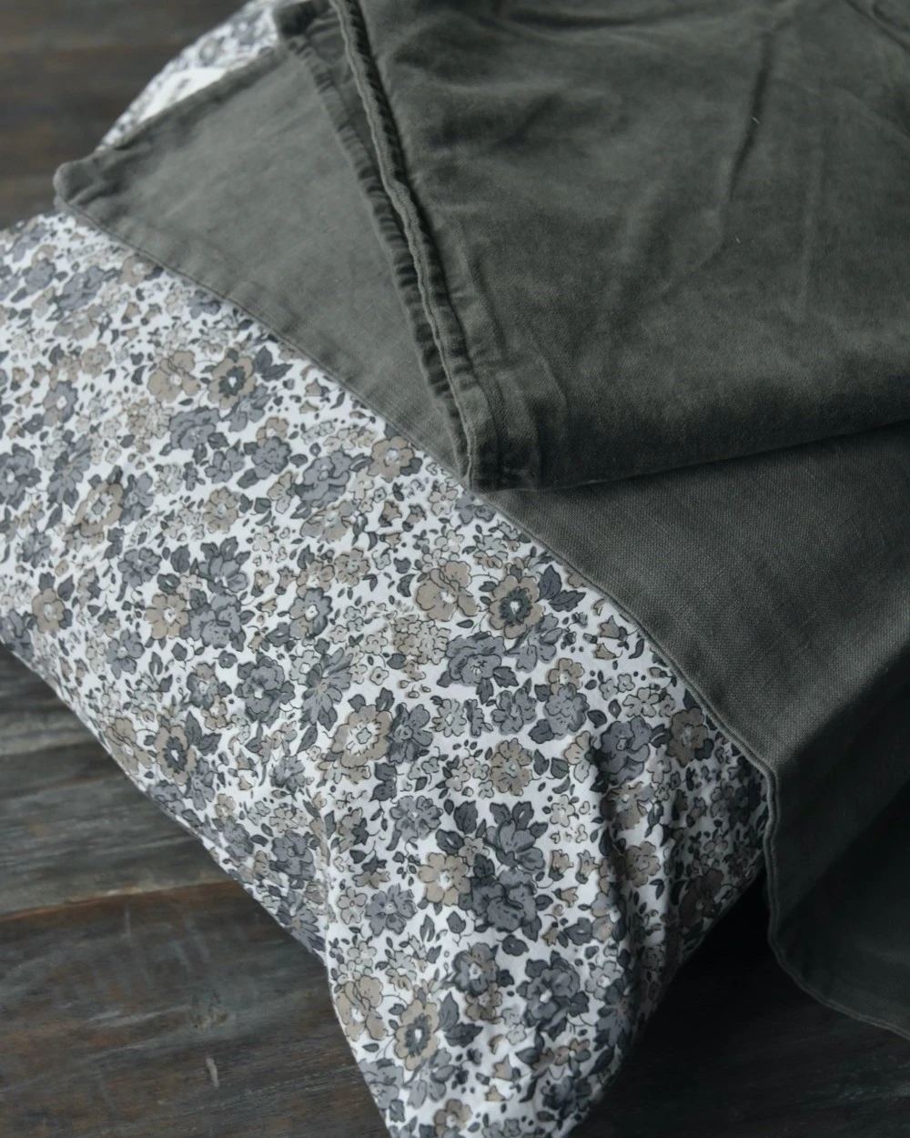 Gebloemde Kussenhoes Met Grijze En Taupe Bloemen, IB Laursen 6 Gebloemde Kussenhoes Met Grijze En Taupe Bloemen, IB Laursen - Afbeelding 4