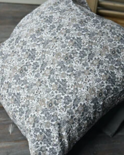 Gebloemde Kussenhoes Met Grijze En Taupe Bloemen, IB Laursen 14 Gebloemde Kussenhoes Met Grijze En Taupe Bloemen, IB Laursen -Bekend Decoratie Winkel gebloemde kussenhoes wit met grijze en taupe bloemen ib laursen 4