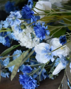 Gemengd Veldboeket In Blauw Wit Met Riddersporen -Bekend Decoratie Winkel gemengd veldboeket in blauw wit met riddersporen 2