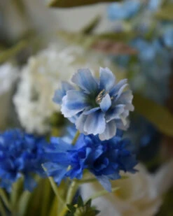 Gemengd Veldboeket In Blauw Wit Met Riddersporen -Bekend Decoratie Winkel gemengd veldboeket in blauw wit met riddersporen 4