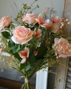 Gemengd Zijde Boeket In Pastel Met Rozen