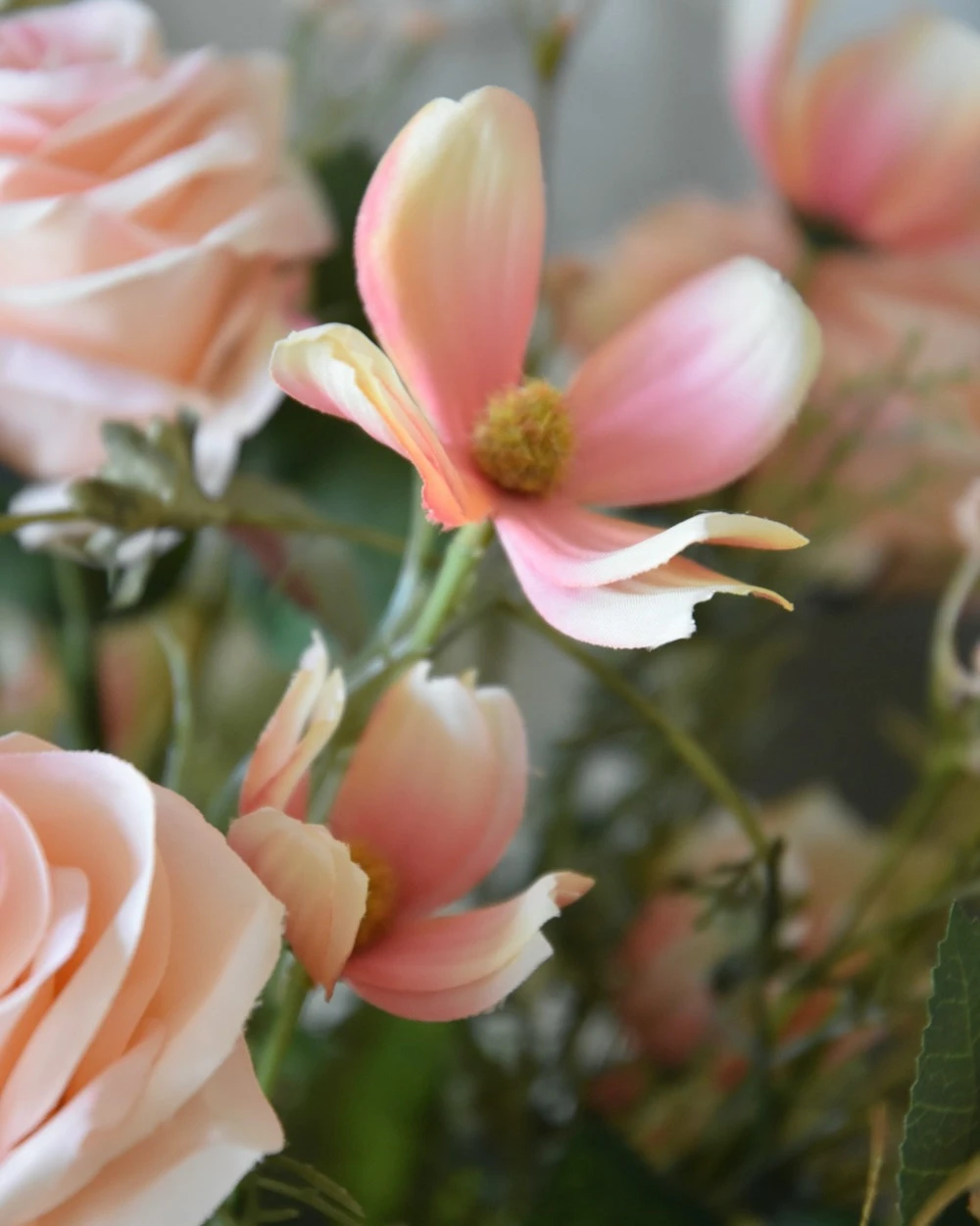 Gemengd Zijde Boeket In Pastel Met Rozen 9 Gemengd Zijde Boeket In Pastel Met Rozen - Afbeelding 7