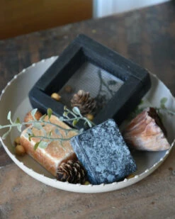 Geur-set Twee Amber Blokjes Met Schaaltje, Rasp En Decoratie -Bekend Decoratie Winkel geur set twee amber blokjes met schaaltje rasp en decoratie 2