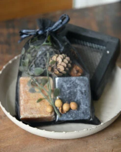 Geur-set Twee Amber Blokjes Met Schaaltje, Rasp En Decoratie -Bekend Decoratie Winkel geur set twee amber blokjes met schaaltje rasp en decoratie 5