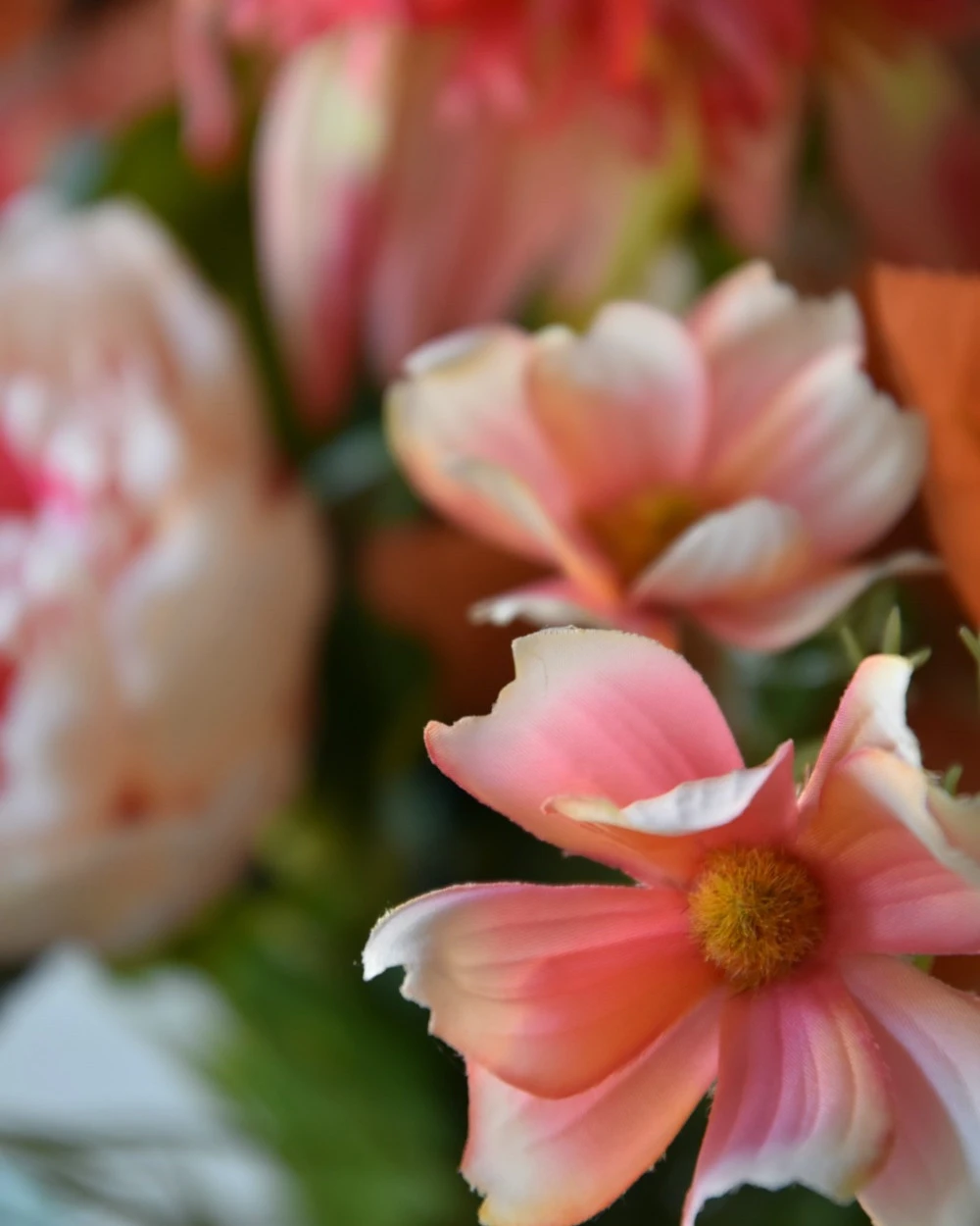 Gevuld Zijde Plukboeket In Perzik Roze Tinten 4 Gevuld Zijde Plukboeket In Perzik Roze Tinten - Afbeelding 2