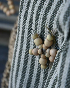 Geweven Sprei Olijfgroen Gebroken Wit Gestreept Met Kwastjes, IB Laursen -Bekend Decoratie Winkel geweven sprei olijfgroen gebroken wit gestreept met kwastjes ib laursen 5