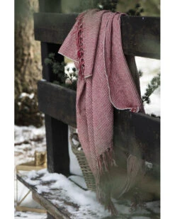 Geweven Woonkleed/ Sprei Gebroken Wit Met Fijne Rode Strepen, IB Laursen -Bekend Decoratie Winkel geweven woonkleed sprei gebroken wit met fijne rode strepen ib laursen 1 5