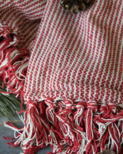 Geweven Woonkleed/ Sprei Gebroken Wit Met Fijne Rode Strepen, IB Laursen -Bekend Decoratie Winkel geweven woonkleed sprei gebroken wit met fijne rode strepen ib laursen 1 6