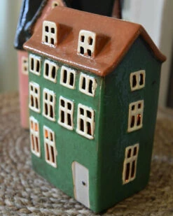 Groen Pakhuis Nyhavn Theelicht Met Lichte Ramen En Dakkapellen, IB Laursen 11 Groen Pakhuis Nyhavn Theelicht Met Lichte Ramen En Dakkapellen, IB Laursen -Bekend Decoratie Winkel groen pakhuis nyhavn theelicht met lichte ramen en dakkapellen ib laursen 2