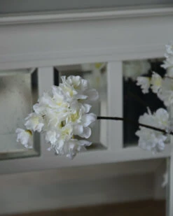 Grote Bloesem Tak Met Weelderige Witte Trossen Bloemen -Bekend Decoratie Winkel grote bloesem tak met weelderige witte trossen bloemen 4