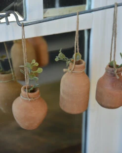 Handgemaakte Aardewerk Flesjes Met Ophang Touw Set Van 3, IB Laursen -Bekend Decoratie Winkel handgemaakte aardewerk flesjes met ophang touw set van 3 ib laursen 3