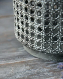 Hoge Lantaarn Van Metaal Met Gaatjes Patroon En Hengsel -Bekend Decoratie Winkel hoge lantaarn van metaal met gaatjes patroon en hengsel 2