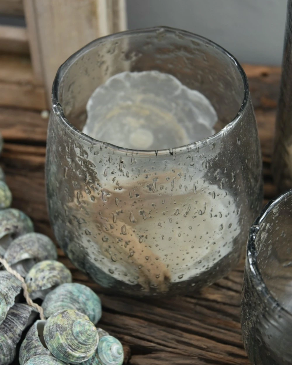 Iets Bolle Glazen Vaas Met Bubbels, Zilvermetaal En Grijze Gloed 6 Iets Bolle Glazen Vaas Met Bubbels, Zilvermetaal En Grijze Gloed - Afbeelding 4