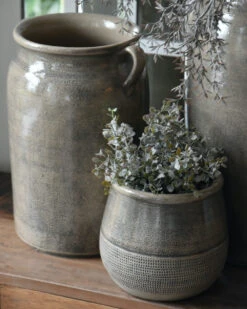 Klei Grijze Pot Iets Bol Met Gewerkte Onderrand, IB Laursen -Bekend Decoratie Winkel klei grijze pot iets bol met gewerkte onderrand ib laursen 3