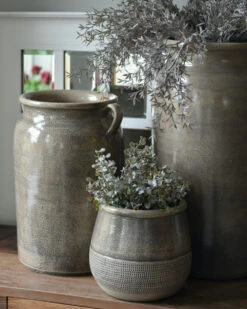 Klei Grijze Pot Iets Bol Met Gewerkte Onderrand, IB Laursen -Bekend Decoratie Winkel klei grijze pot iets bol met gewerkte onderrand ib laursen 6