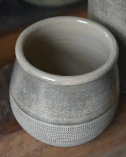 Klei Grijze Pot Iets Bol Met Gewerkte Onderrand, IB Laursen -Bekend Decoratie Winkel klei grijze pot iets bol met gewerkte onderrand ib laursen 7