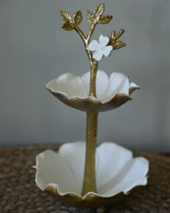 Kleine Etagere Bloem In Antiek Wit En Goud, Sieraden/bonbon Schaaltje -Bekend Decoratie Winkel kleine etagere bloem in antiek wit en goud sieradenbonbon schaaltje 3