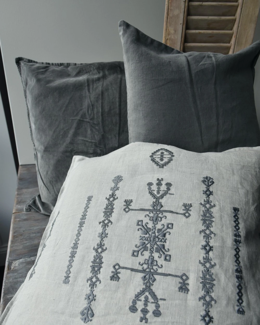 Kussen Hoes Linnenlook Met Grijs Borduursel, IB Laursen 4 Kussen Hoes Linnenlook Met Grijs Borduursel, IB Laursen - Afbeelding 2