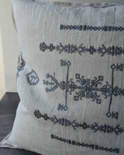 Kussen Hoes Linnenlook Met Grijs Borduursel, IB Laursen 13 Kussen Hoes Linnenlook Met Grijs Borduursel, IB Laursen -Bekend Decoratie Winkel kussenhoes linnenlook met grijs borduursel ib laursen 3