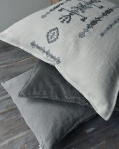 Kussen Hoes Linnenlook Met Grijs Borduursel, IB Laursen 15 Kussen Hoes Linnenlook Met Grijs Borduursel, IB Laursen -Bekend Decoratie Winkel kussenhoes linnenlook met grijs borduursel ib laursen 5