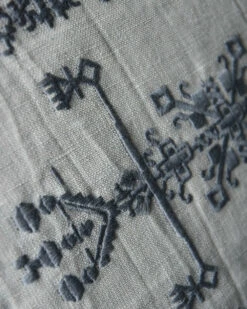 Kussen Hoes Linnenlook Met Grijs Borduursel, IB Laursen 16 Kussen Hoes Linnenlook Met Grijs Borduursel, IB Laursen -Bekend Decoratie Winkel kussenhoes linnenlook met grijs borduursel ib laursen 6