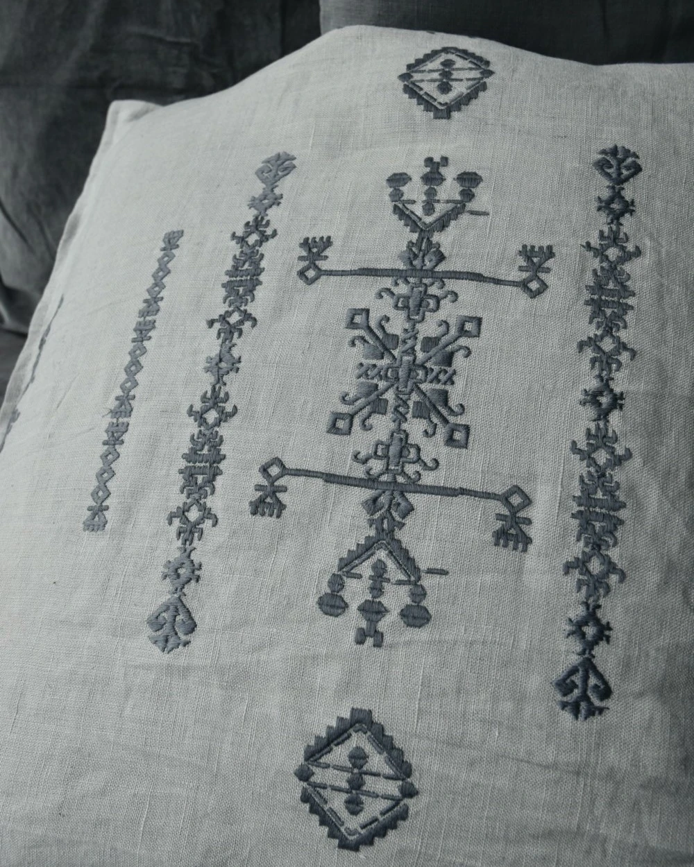 Kussen Hoes Linnenlook Met Grijs Borduursel, IB Laursen 3 Kussen Hoes Linnenlook Met Grijs Borduursel, IB Laursen