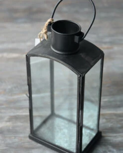 Lantaarn Metaal Zwart En Glas Met Hengsel, IB Laursen -Bekend Decoratie Winkel lantaarn metaal zwart en glas met hengsel ib laursen 4