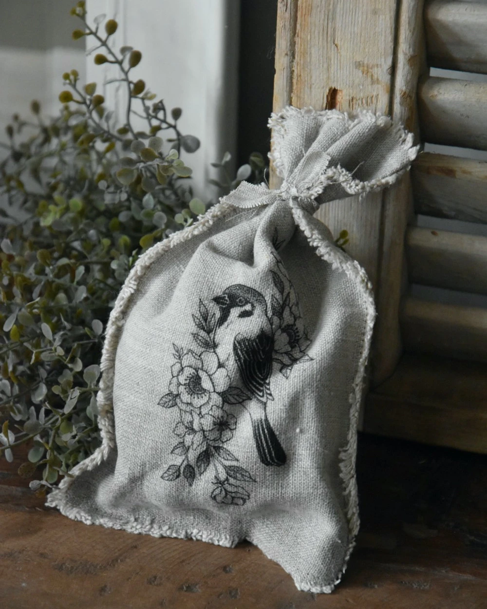 Linnen Geurzakje Met Vogel Op Bloesem Tak, Shabby 4 Linnen Geurzakje Met Vogel Op Bloesem Tak, Shabby - Afbeelding 2