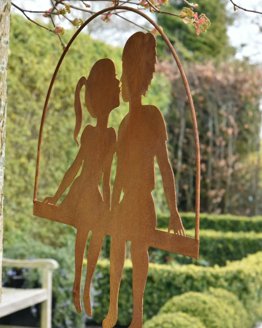 Meisje En Jongen Geven Elkaar Een Kusje, Hangend Ecoroest 4 Meisje En Jongen Geven Elkaar Een Kusje, Hangend Ecoroest - Afbeelding 2