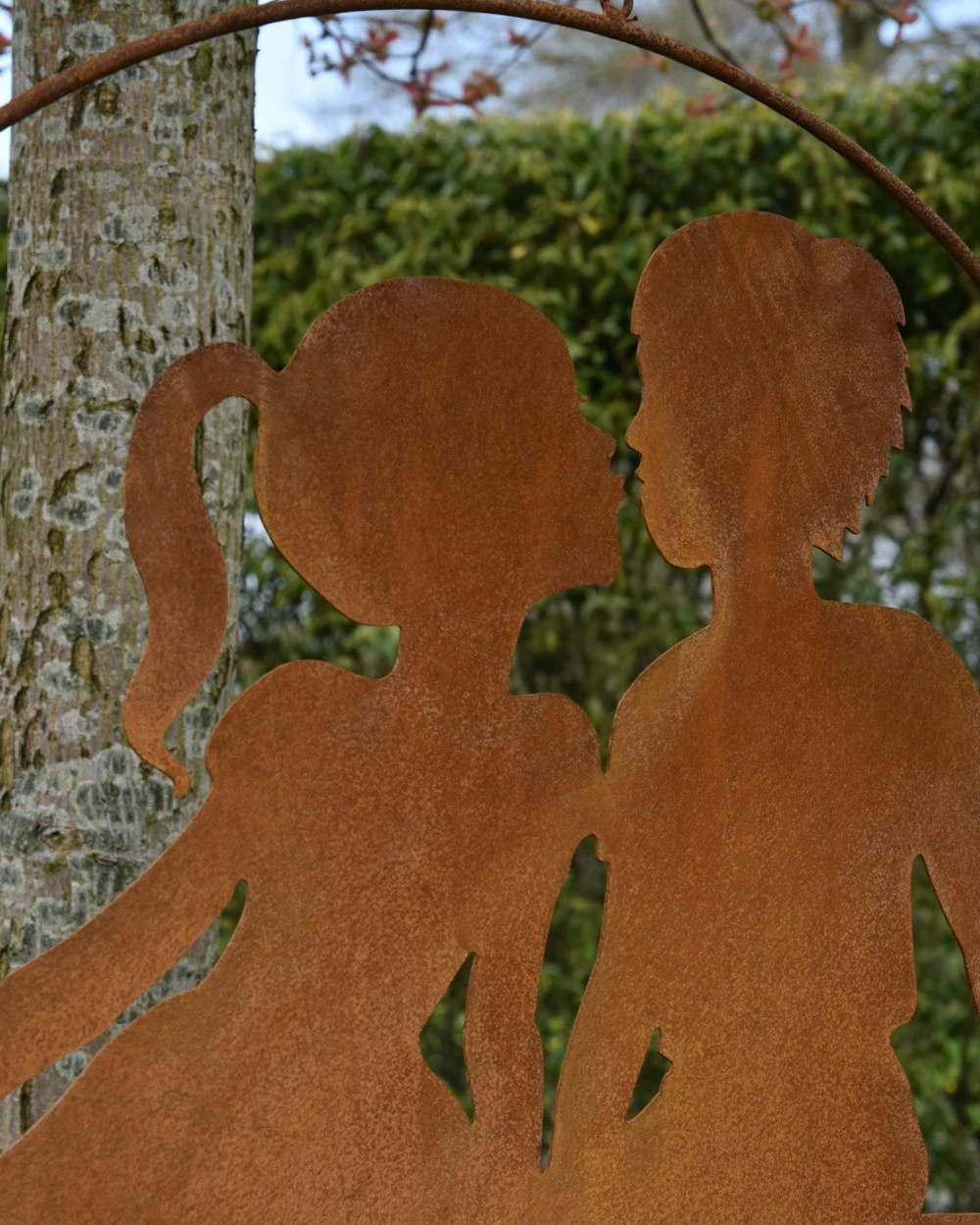 Meisje En Jongen Geven Elkaar Een Kusje, Hangend Ecoroest 10 Meisje En Jongen Geven Elkaar Een Kusje, Hangend Ecoroest - Afbeelding 8