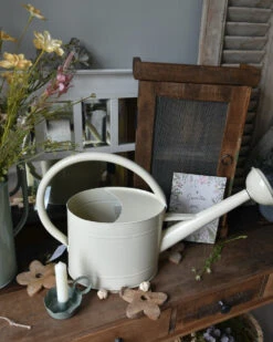 Metalen Gieter In Cream Met Sproeikop 5 Ltr, IB Laursen 10 Metalen Gieter In Cream Met Sproeikop 5 Ltr, IB Laursen -Bekend Decoratie Winkel metalen gieter in cream met sproeikop 5 ltr ib laursen 2