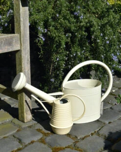 Metalen Gieter In Cream Met Sproeikop 5 Ltr, IB Laursen 11 Metalen Gieter In Cream Met Sproeikop 5 Ltr, IB Laursen -Bekend Decoratie Winkel metalen gieter in cream met sproeikop 5 ltr ib laursen 3