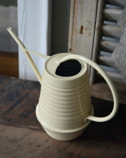 Metalen Gieter In Zacht Geel 0.95 Liter, IB Laursen -Bekend Decoratie Winkel metalen gieter in zacht geel 095 liter ib laursen 2