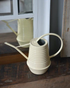 Metalen Gieter In Zacht Geel 0.95 Liter, IB Laursen -Bekend Decoratie Winkel metalen gieter in zacht geel 095 liter ib laursen 4