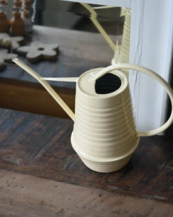 Metalen Gieter In Zacht Geel 0.95 Liter, IB Laursen -Bekend Decoratie Winkel metalen gieter in zacht geel 095 liter ib laursen 5