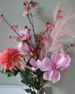 Pluk Boeket In Het Roze Met Magnolia, Kersenbloesem, Pluimen En Papaver