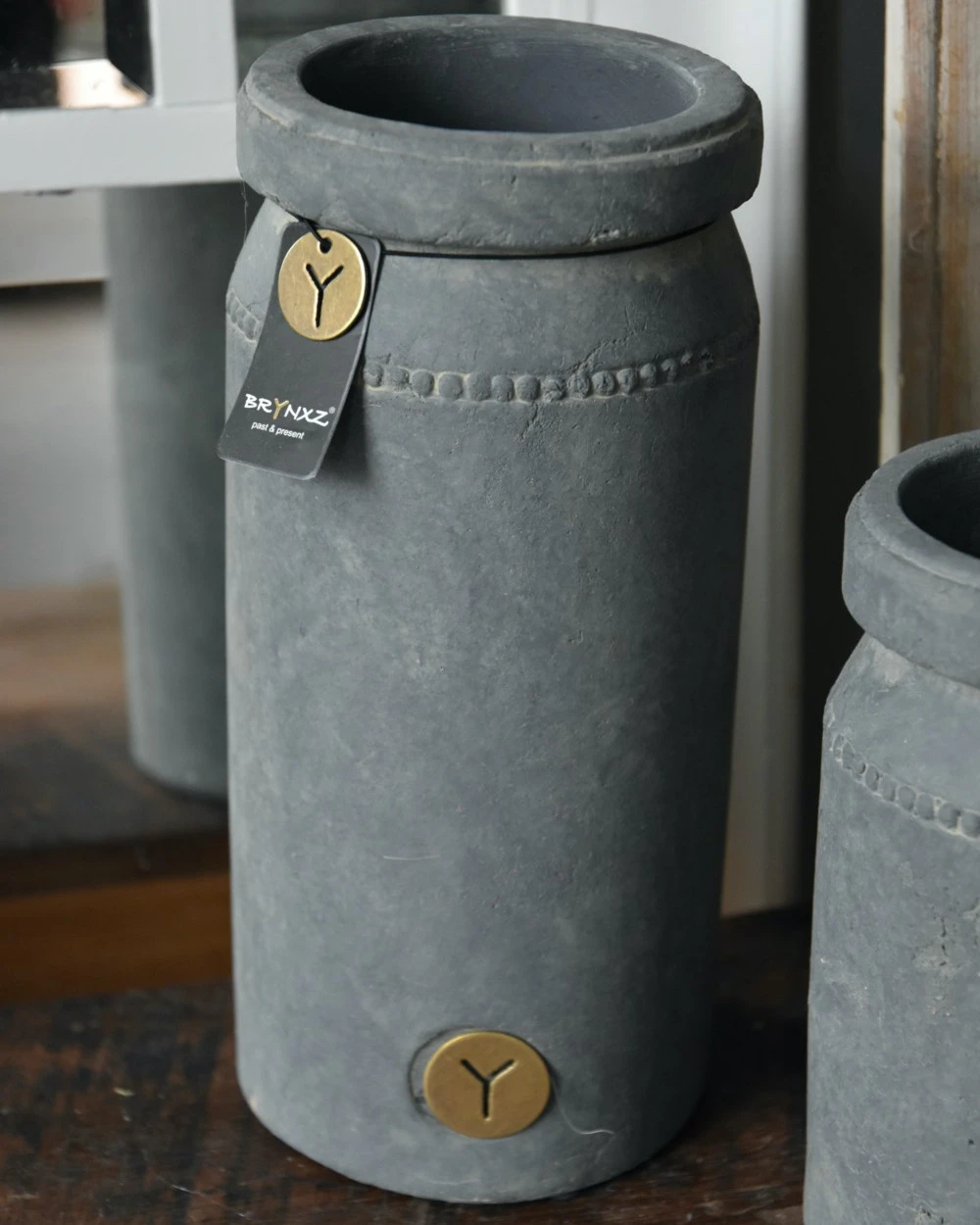 Pot Aardewerk Majestic Grijs Met Sierrandje En Kraag XL, Brynxz 2 Pot Aardewerk Majestic Grijs Met Sierrandje En Kraag XL, Brynxz