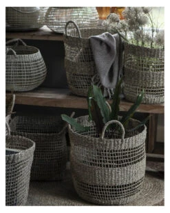 Ronde Mand Met Opgewerkte Structuur Middel Met Handvaten, IB Laursen -Bekend Decoratie Winkel ronde mand met opgewerkte structuur middel met handvaten ib laursen 4