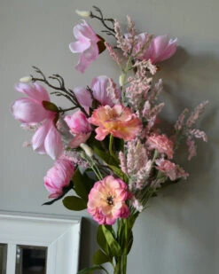 Roze Plukboeket Met Magnolia En Pioenrozen -Bekend Decoratie Winkel roze plukboeket met magnolia en pioenrozen 2