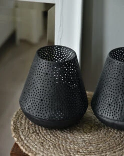 Taps Windlicht Met Ronde Gaatjes In Cirkel Patroon 11 Taps Windlicht Met Ronde Gaatjes In Cirkel Patroon -Bekend Decoratie Winkel taps windlicht met ronde gaatjes in cirkel patroon 3