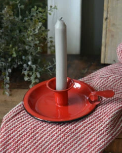 Tijdloze Rode Emaille Kandelaar, IB Laursen -Bekend Decoratie Winkel tijdloze rode emaille kandelaar 3