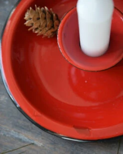 Tijdloze Rode Emaille Kandelaar, IB Laursen -Bekend Decoratie Winkel tijdloze rode emaille kandelaar 4